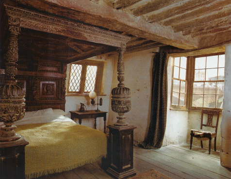 leaky cauldron hotel room